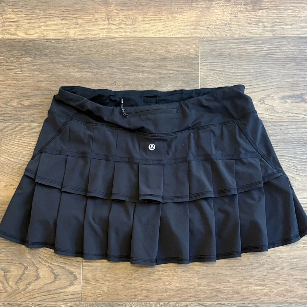Lululemon Women's Black Athletic Skort with Pleated Hem - Picture 2 of 2